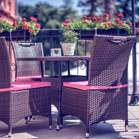 Hotell Hotel Niemcza Wino & Spa Niemcza