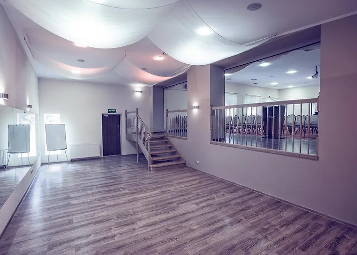 Wino & ホテル ニエムツァ