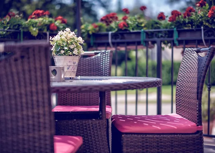 Wino & ホテル ニエムツァ