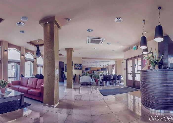 Wino & ホテル ニエムツァ